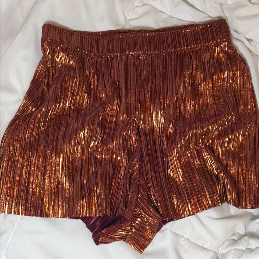 BURNT ORANGE METALLIC PLEATED SHORTS